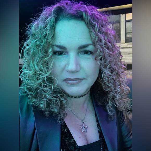 Meet your Posher, Rachel - Picture 3 of 3